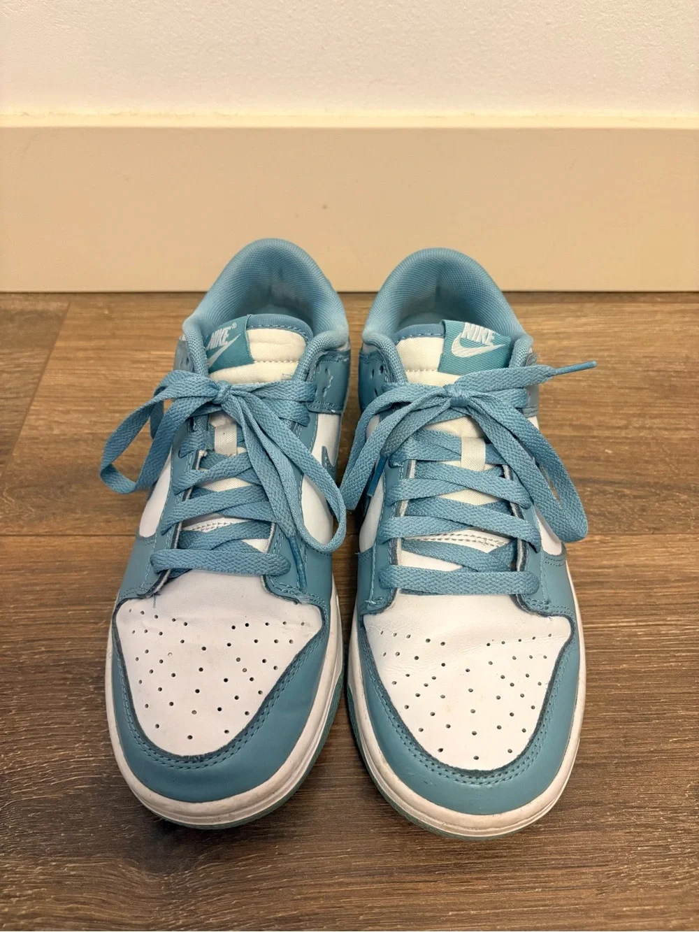 Nike Kids Low-Top Sneakers in Retro Blue and White - Picture 1 of 4
